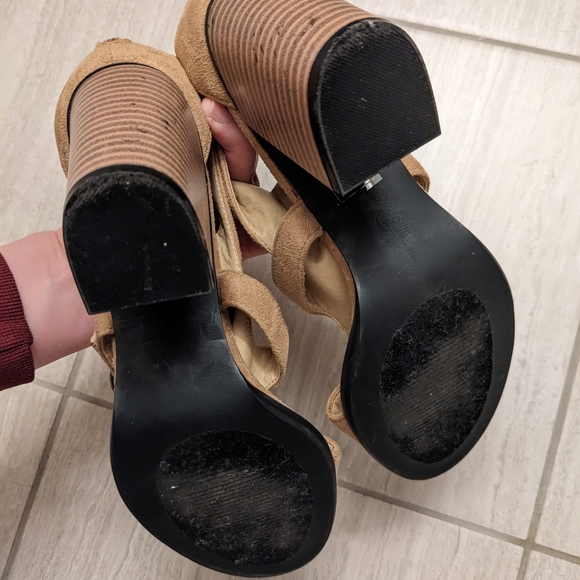 Heels size 8.5 - Picture 6 of 7